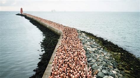 neked girl|The Naked World of Spencer Tunick